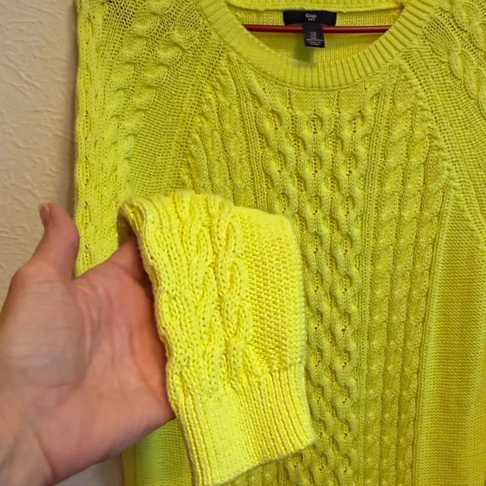 ✅✅✅BOGOHO✅✅✅ Gap Yellow Cable Knit Sweater-Large